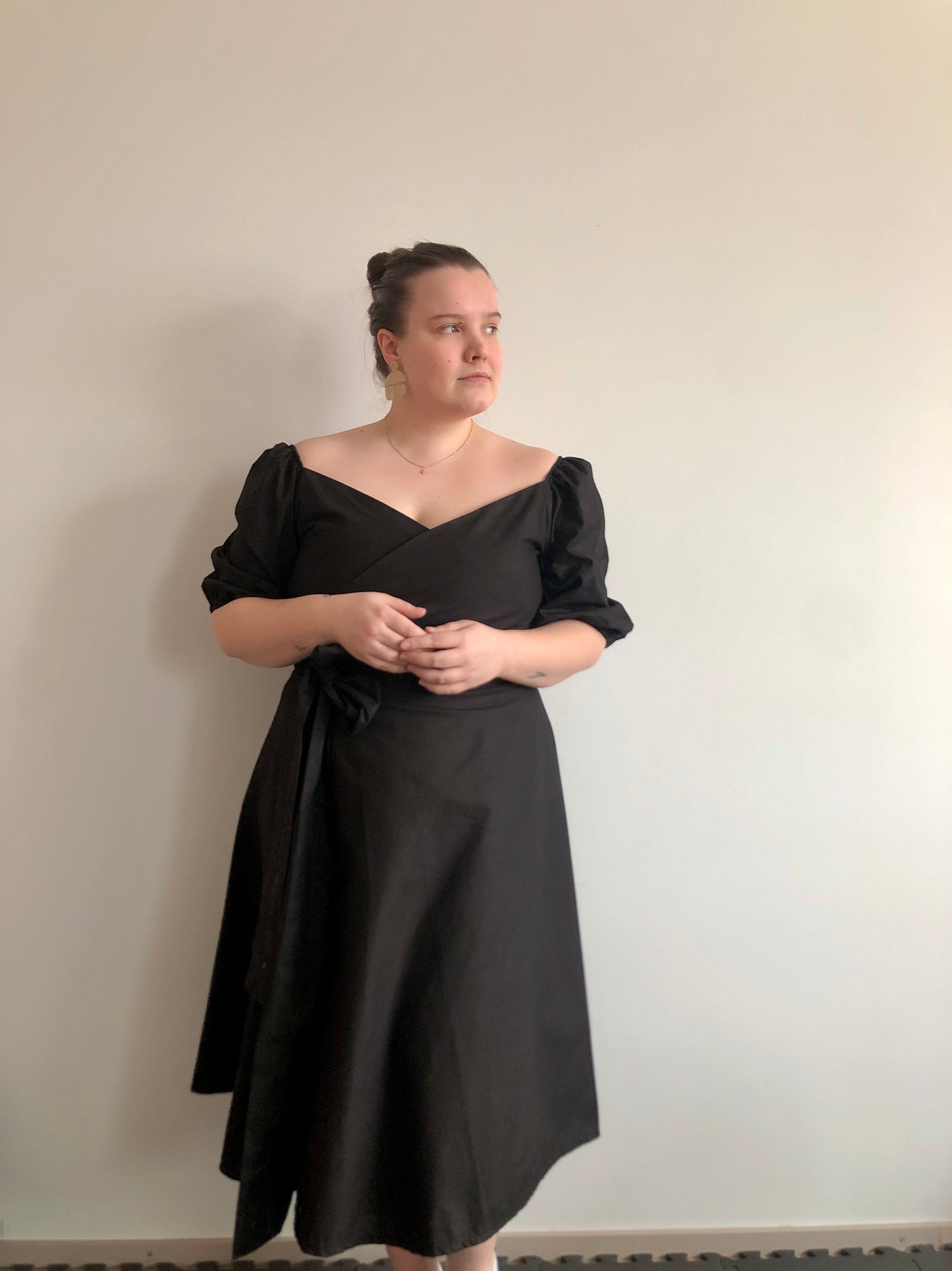 Sanel Kietaisumekko musta XL