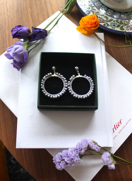 Loreen Helmipunoskorvakorut (useita eri värejä)