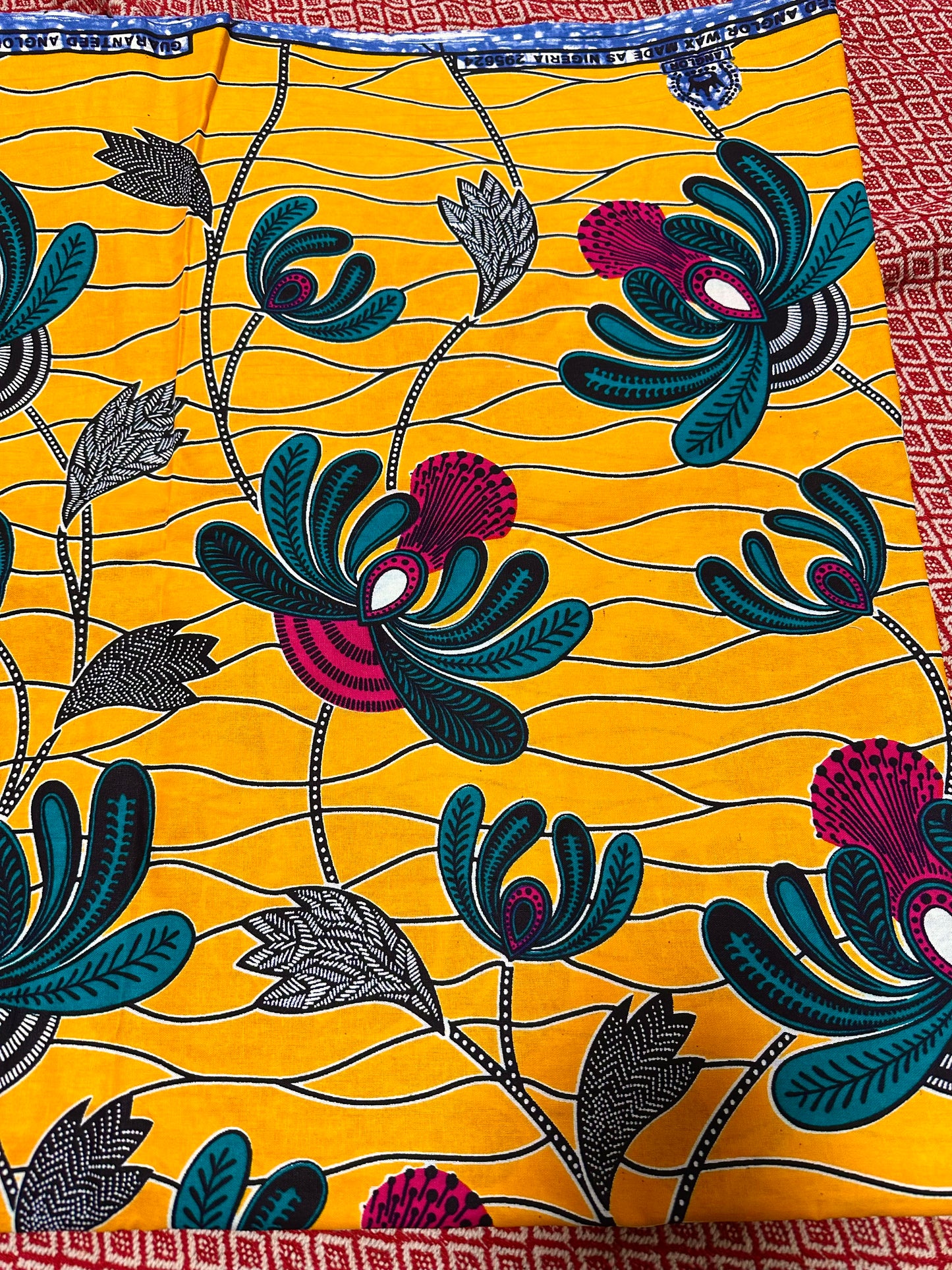 Kankaat (kitenge ja ankara), useita värejä