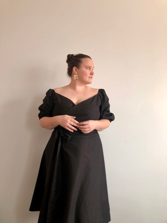 Sanel Kietaisumekko musta XL