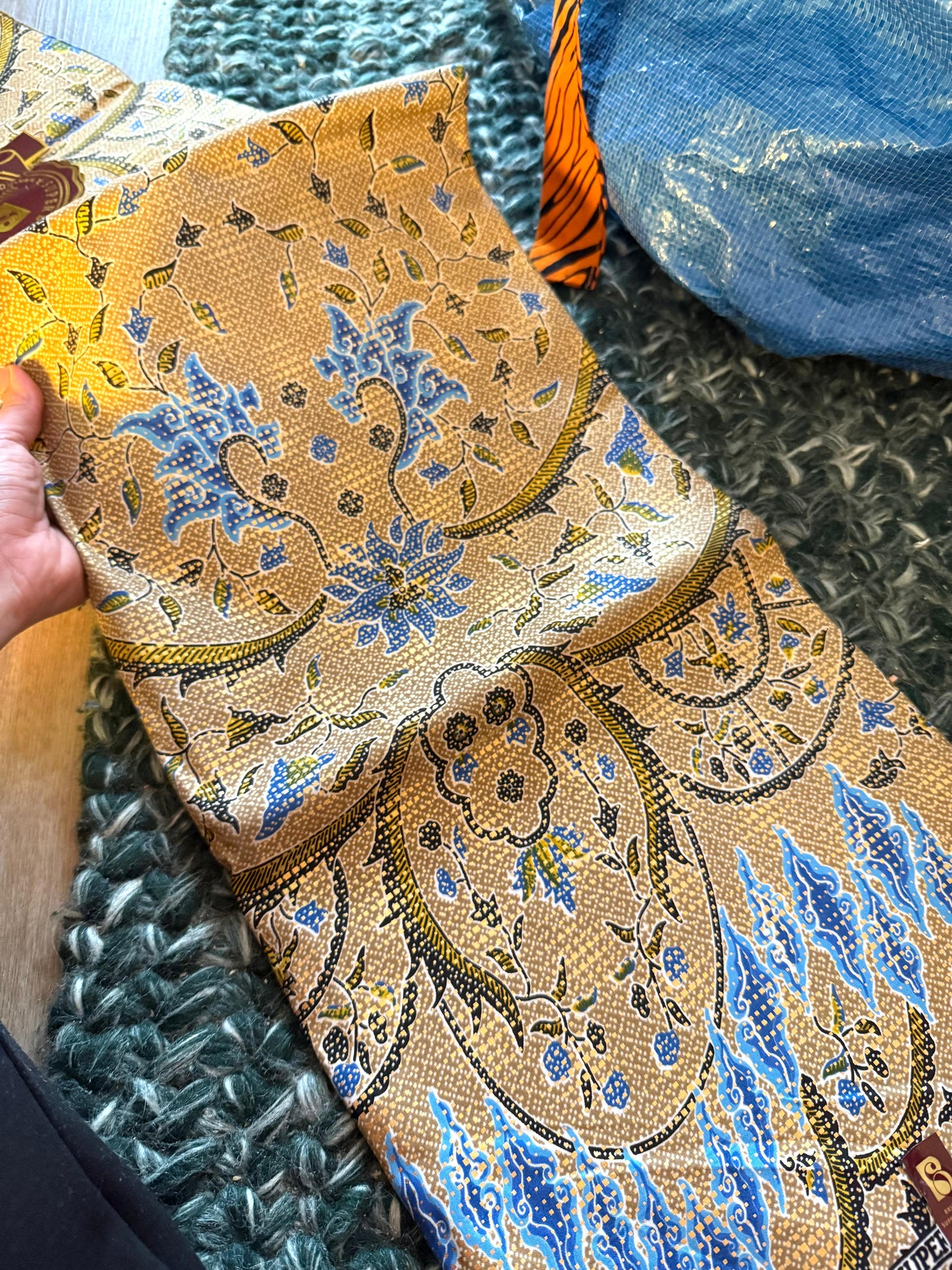 Fabrics (kitenge and ankara), several colors