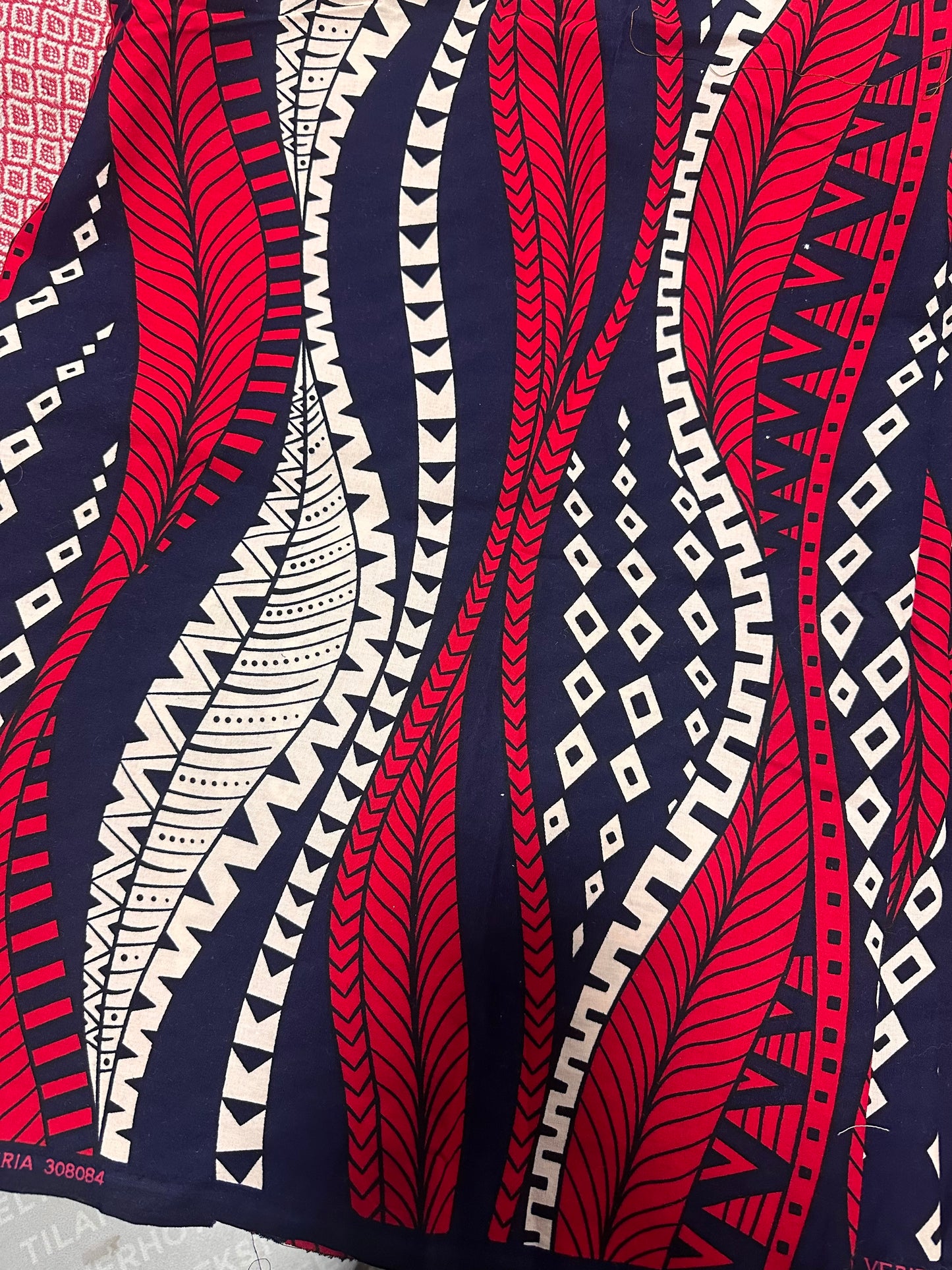 Kankaat (kitenge ja ankara), useita värejä