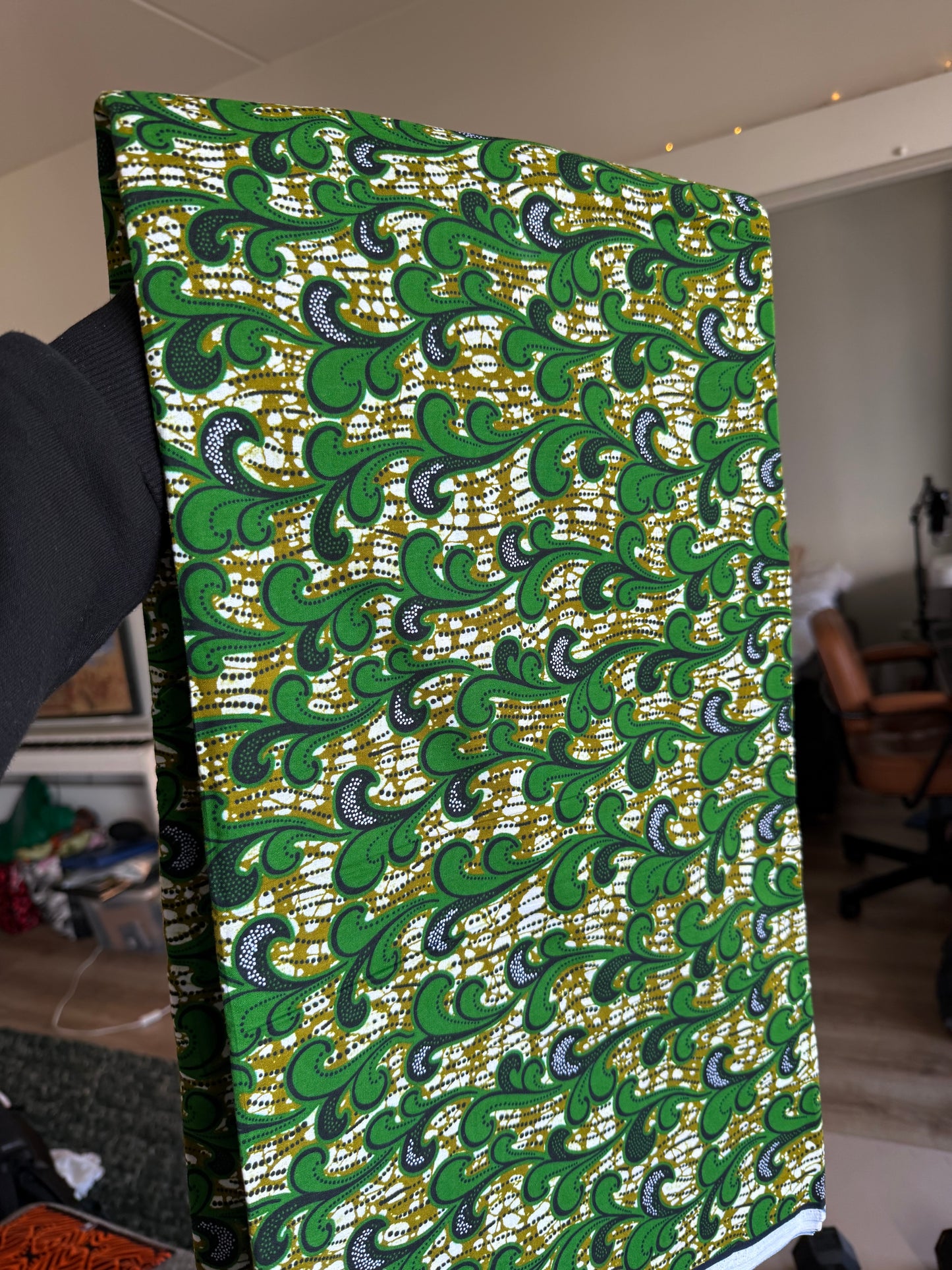 Kankaat (kitenge ja ankara), useita värejä