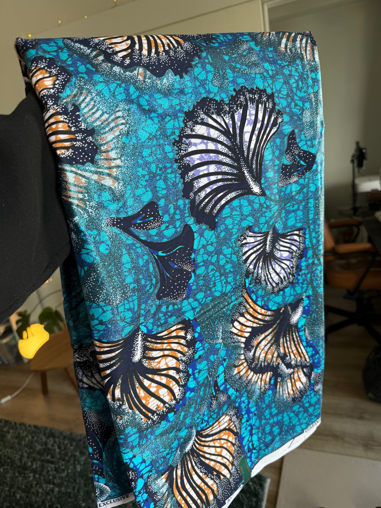 Kankaat (kitenge ja ankara), useita värejä