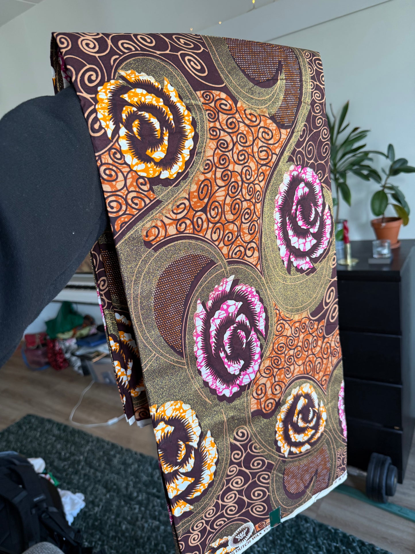 Kankaat (kitenge ja ankara), useita värejä