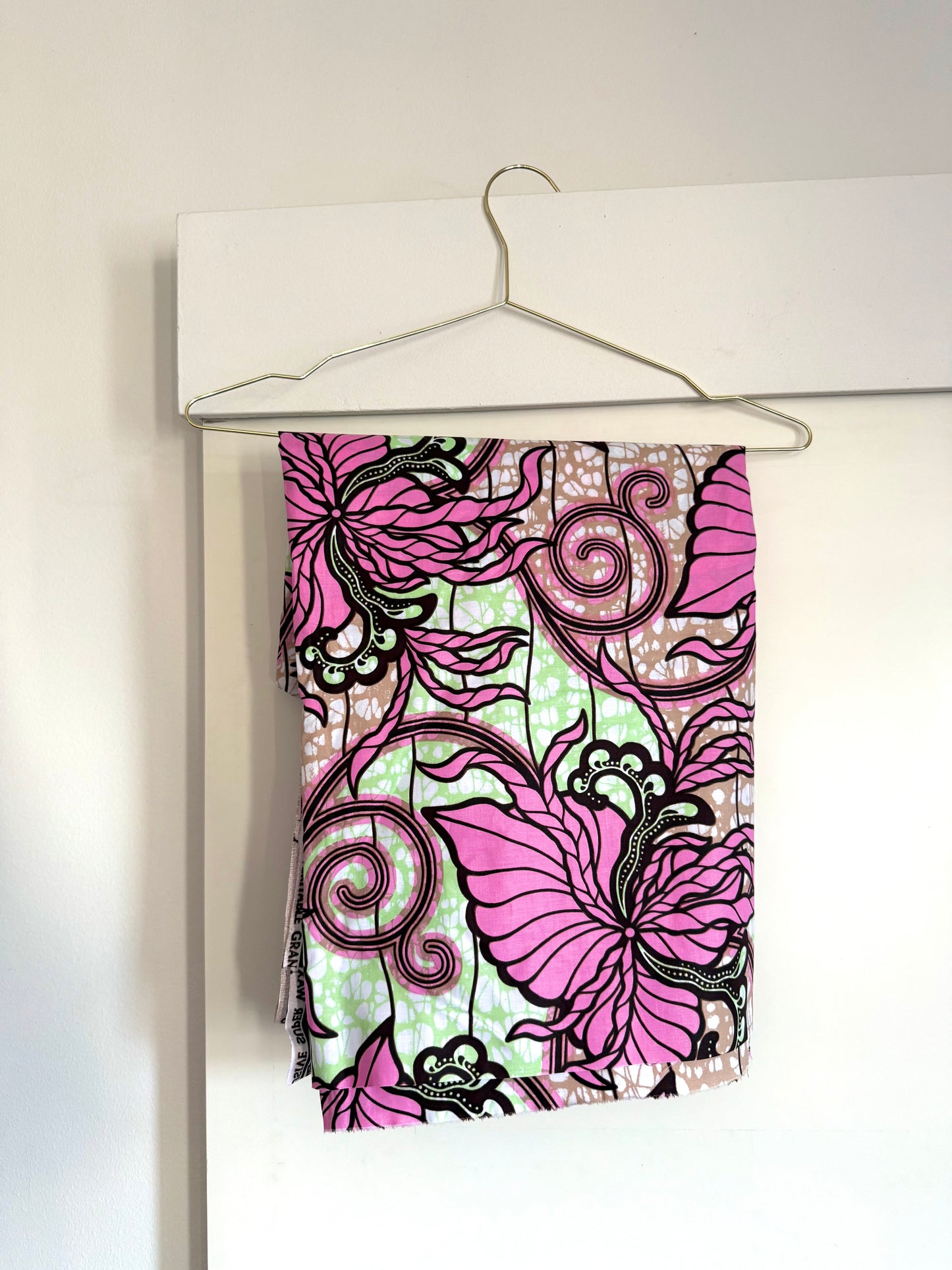 Fabrics (kitenge and ankara), several colors