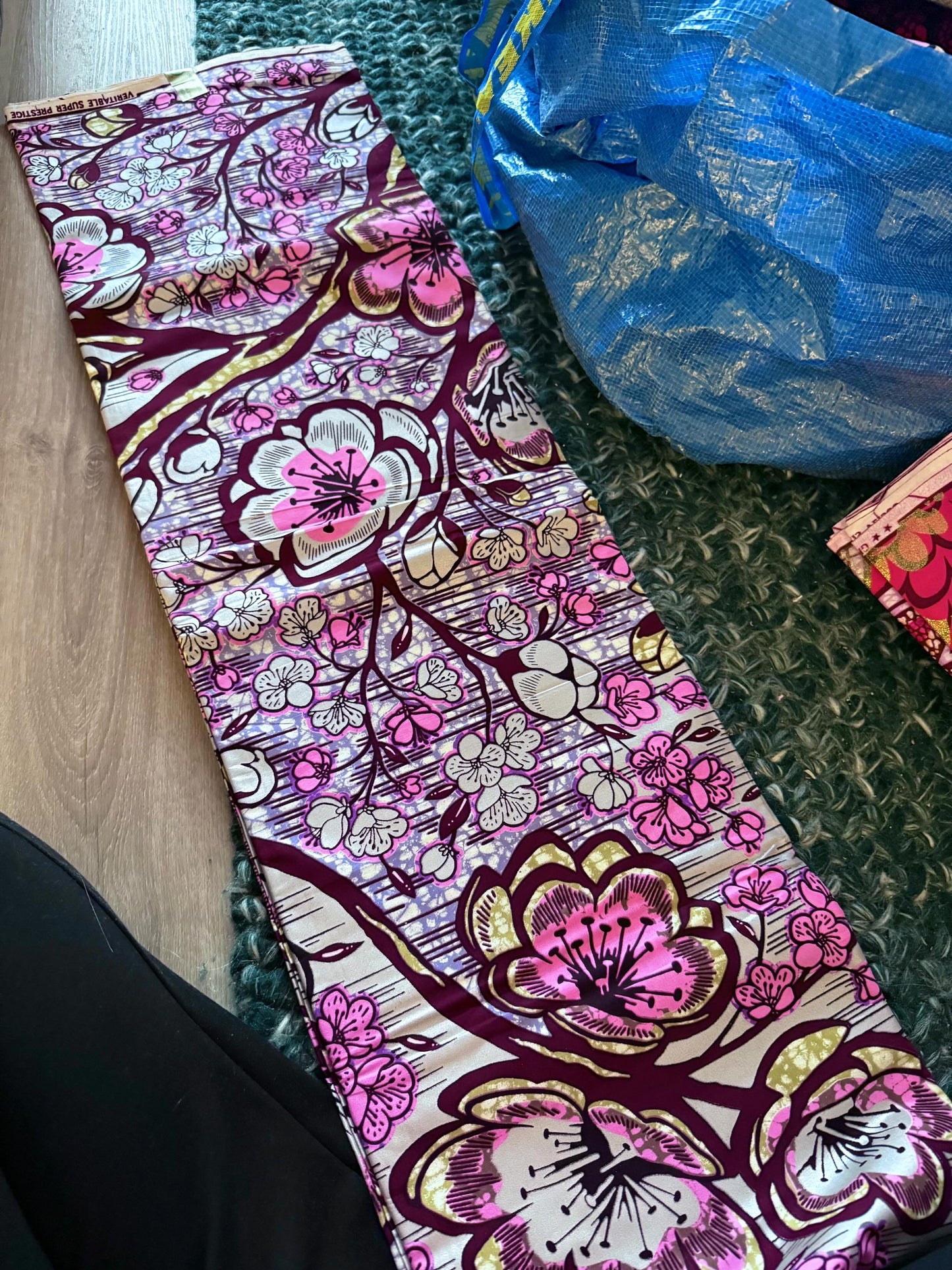 Fabrics (kitenge and ankara), several colors