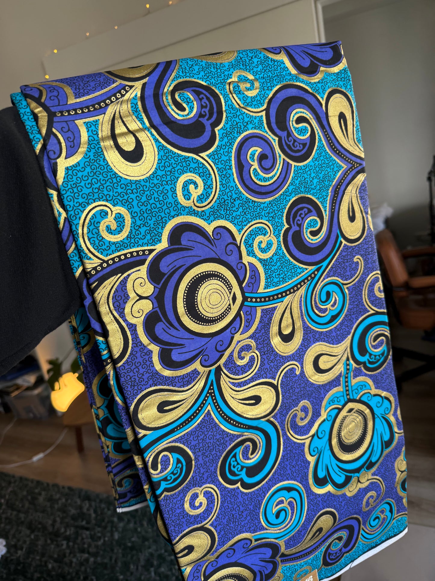 Kankaat (kitenge ja ankara), useita värejä