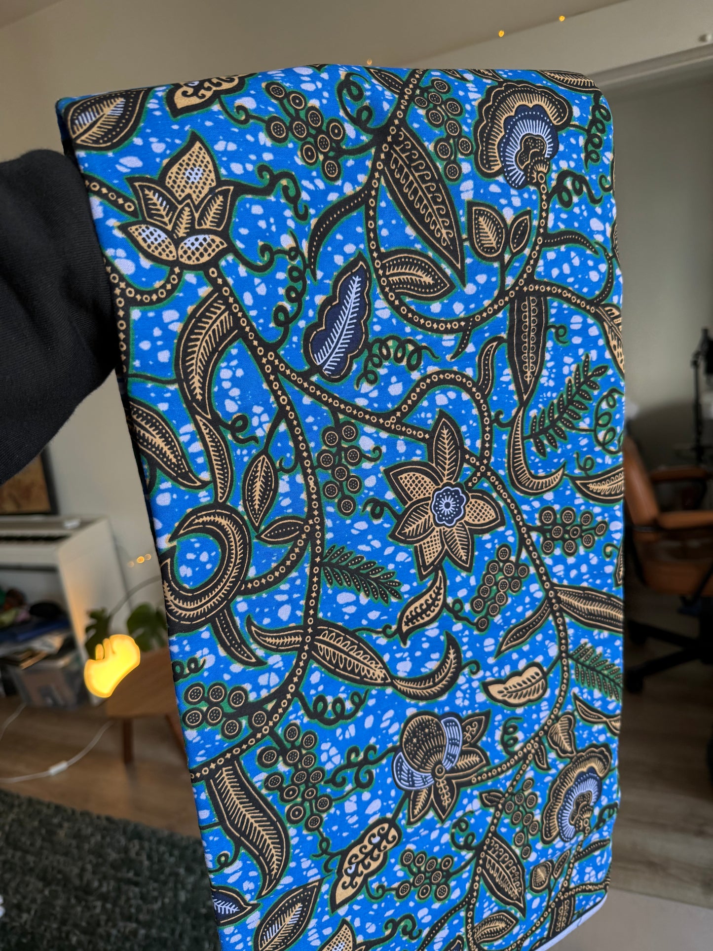 Kankaat (kitenge ja ankara), useita värejä